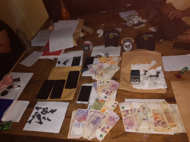Operativo antidrogas en Santa Isabel: Detuvieron a dos personas, secuestraron marihuana, cocaína y dinero en efectivo