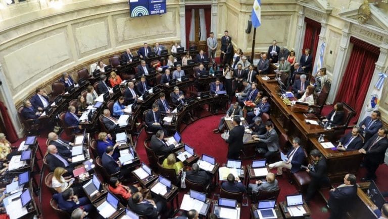 Diputados y senadores nacionales congelan sus salarios por 180 días