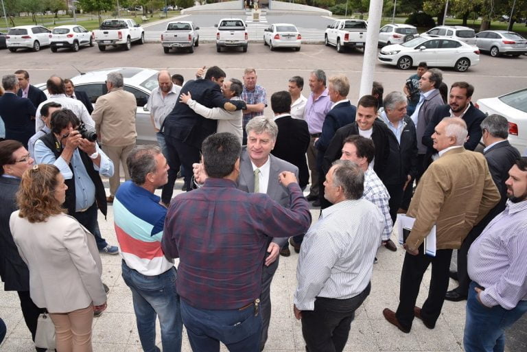 El lunes, el gobernador se reunirá con intendentes y jefes comunales para informar el panorama financiero nacional y cómo afectará en La Pampa