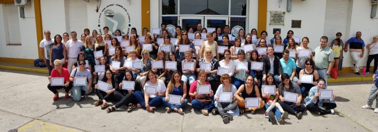 Emotiva entrega de certificados a quienes finalizaron el curso de acompañantes terapéuticos