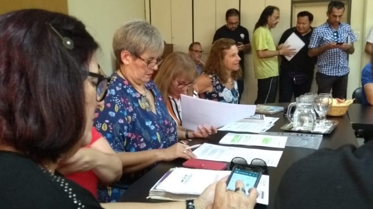 Hubo acuerdo entre el gobierno y los gremios: El bono será de 12.500 pesos y se pagará en una sola cuota