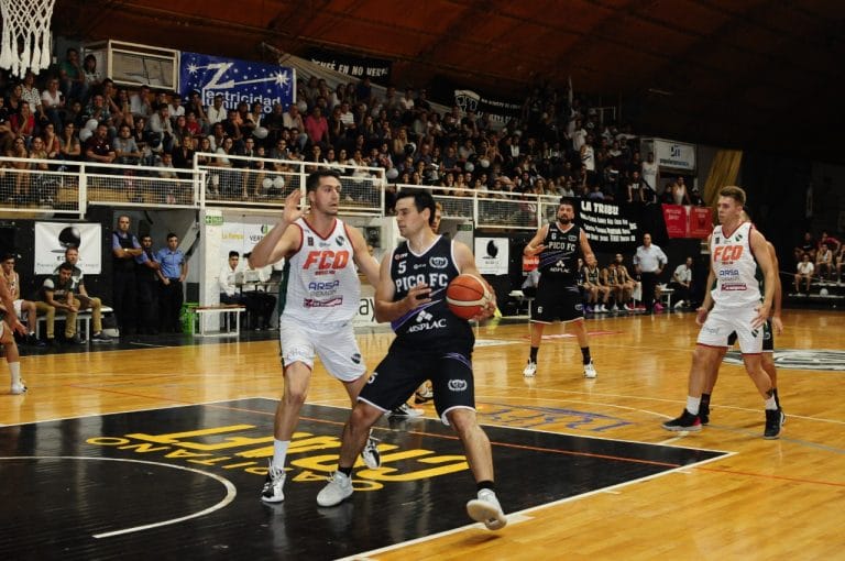 Federal de Básquet: Pico FBC derrotó a Ferro en el Parque Ángel Larrea