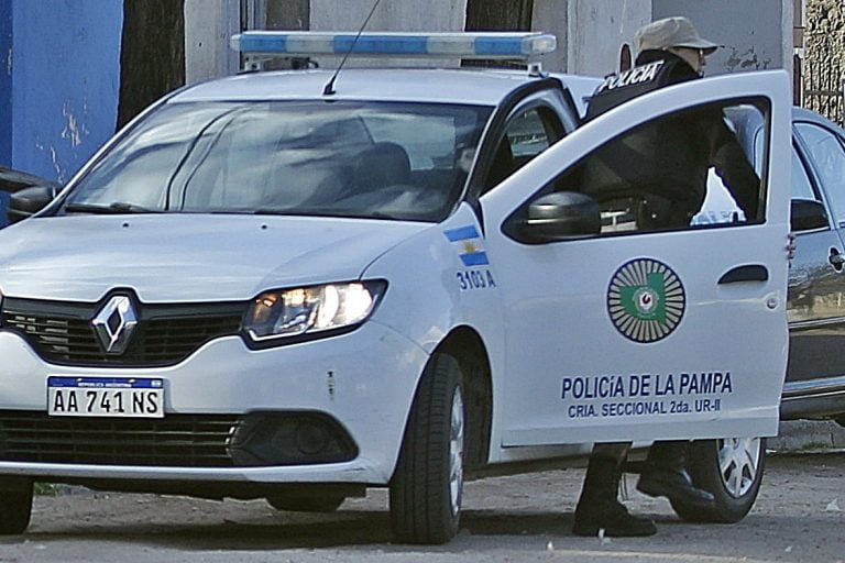 Tras enfrentamiento la policía demoró a dos personas, entre ellos un menor y secuestro de un arma de fuego