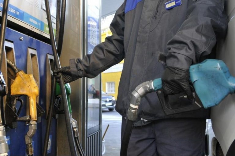 Luego del aumento de nafta: Así quedaron los precios en YPF y Shell