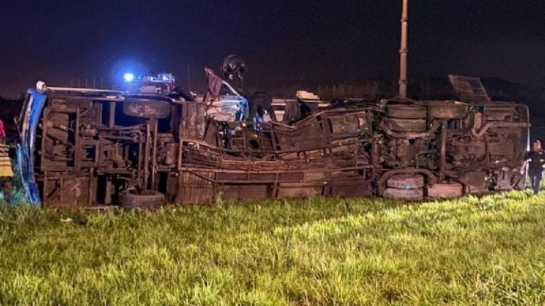 Otro accidente fatal con un colectivo de larga distancia: Dos muertos y varios heridos