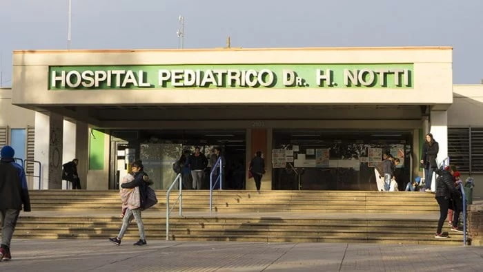 Desgracia en Mendoza: Una nena de 2 años fue internada en muy grave estado tras ser atropellada accidentalmente por su padre