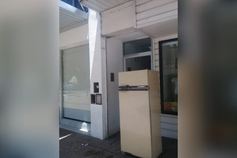 Allanamiento en el centro de General Pico: La Policía recuperó una heladera que había sido robada ayer