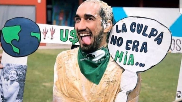 El repudiable “festejo” de un recibido en Córdoba: se disfrazó de víctima de femicidio