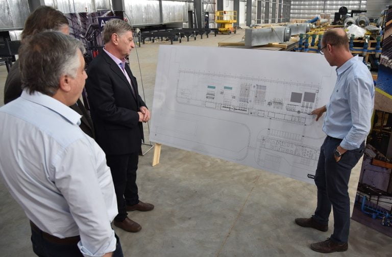 El gobernador Sergio Ziliotto recorrió una importante empresa metalúrgica: “Este es el camino, generar trabajo a través de la producción”