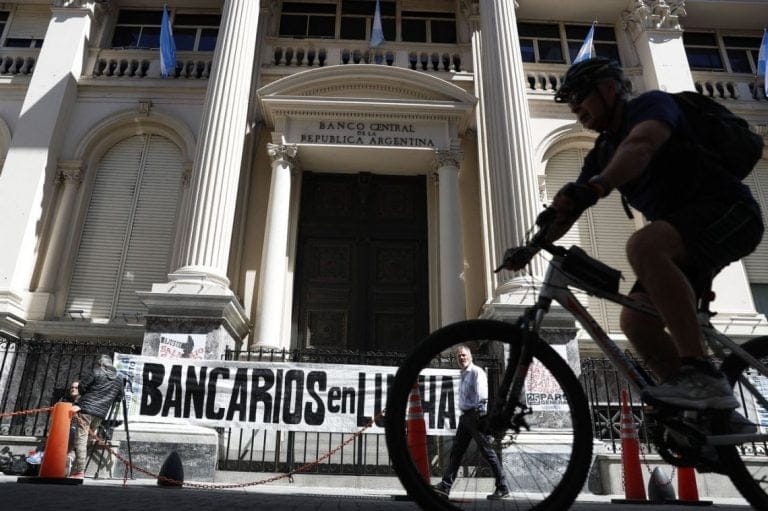 El lunes habrá PARO bancario en todo el país por el crimen de un cajero del Banco Nación en Isidro Casanova