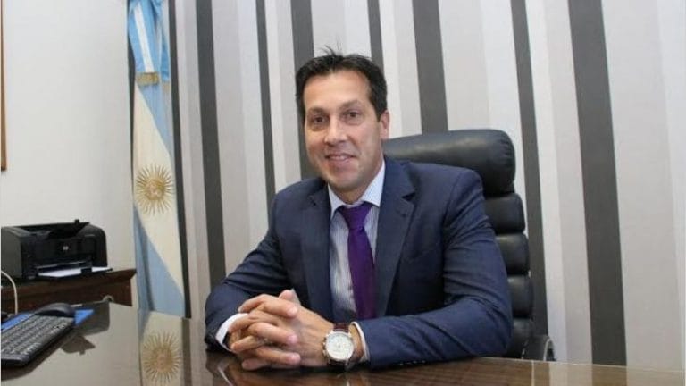 El Intendente de Necochea no cobrará su sueldo y redujo en un 15 % el del resto de los funcionarios