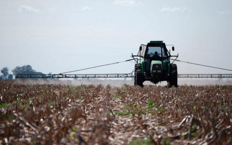 Afirman que la prohibición en la comercialización de agroquímicos en La Pampa pone en serio riesgo la producción agrícola