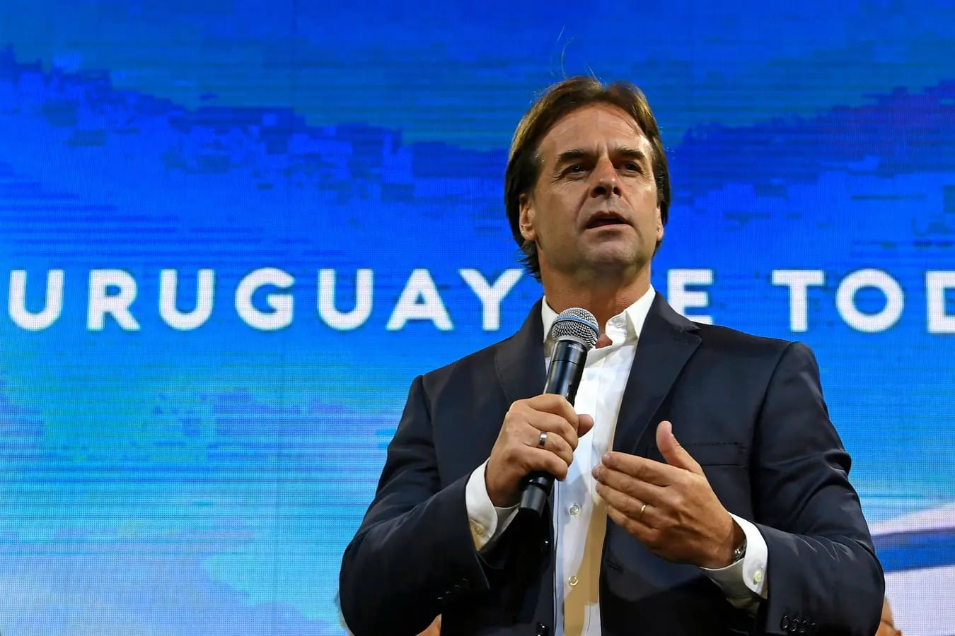 El presidente de Uruguay busca que 100 mil argentinos se muden a su país: planea beneficios migratorios y fiscales