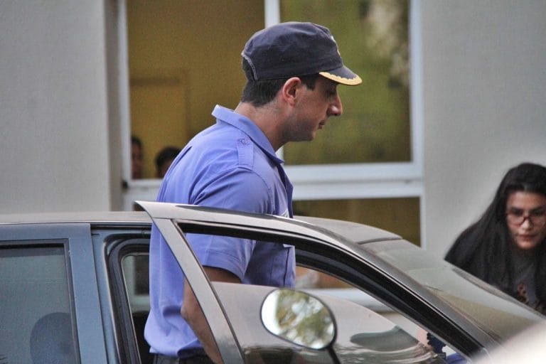 Un joven de 17 años se pegó un tiro en una pierna mientras manipulaba un arma