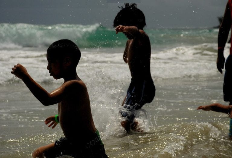 35 niños de un merendero en La Pampa cumplirán su sueño de conocer la playa