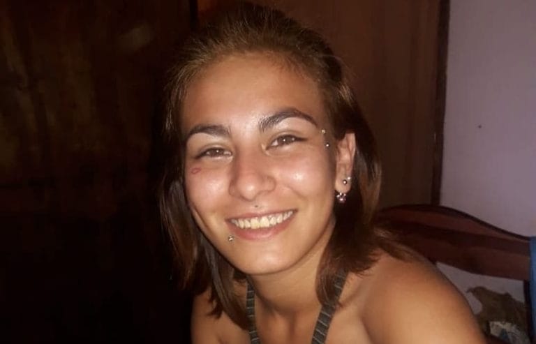 Solicitan información sobre el paradero de una joven de 17 años que fue vista por última vez en Santa Rosa