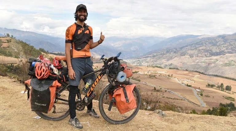 Un ciclista piquense viaja desde hace un año en bicicleta hasta Alaska
