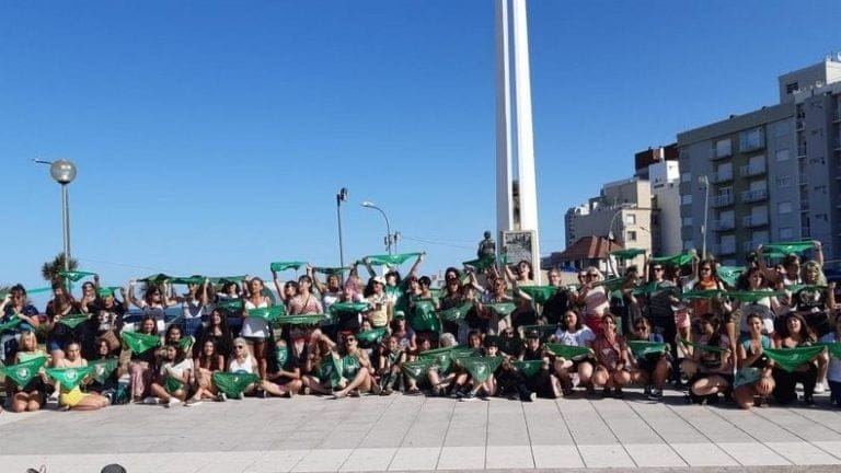 Con un pañuelazo, Mar del Plata volvió a pedir por el aborto legal