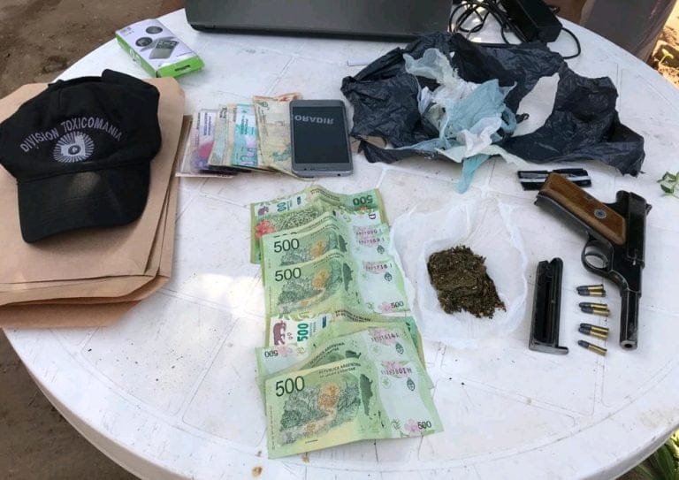 Allanamiento por venta de drogas en Santa Rosa: Secuestraron estupefacientes, dinero, celulares y una pistola calibre 22 con munición
