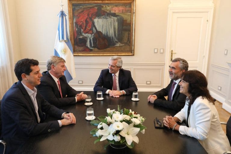 El presidente rubricó un convenio con La Pampa por la histórica deuda de la Nación con la provincia