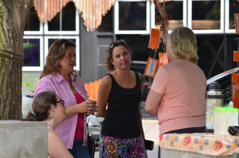Fernanda Alonso recorrió la tradicional Feria Hortícola del Paseo de la Vida