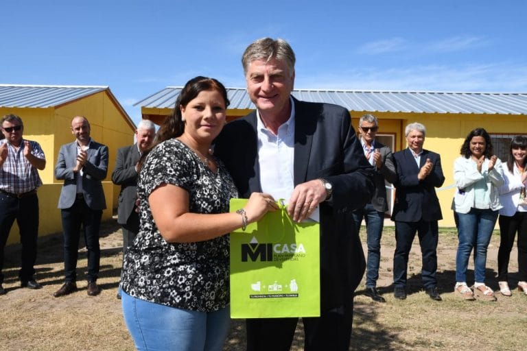 Sergio Ziliotto entregó viviendas y anunció obras en Jacinto Aráuz