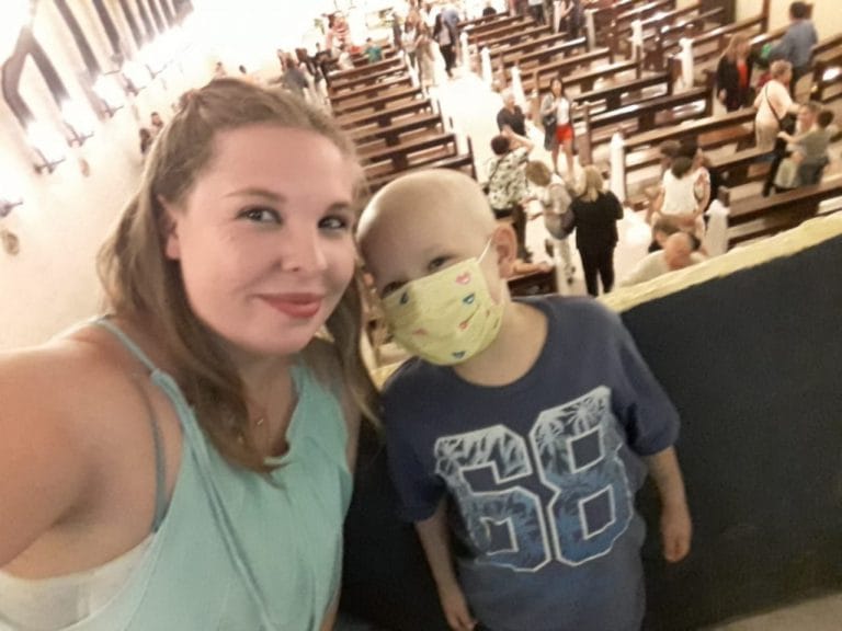 El pequeño Tiziano tiene 6 años y está cerca del trasplante de médula que le salvaría su vida