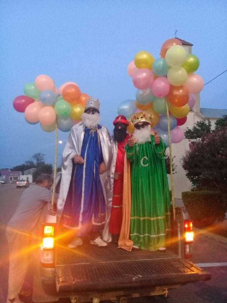 La alegría de los niños en Trenel: Los Reyes Magos recorrieron las calles y los barrios