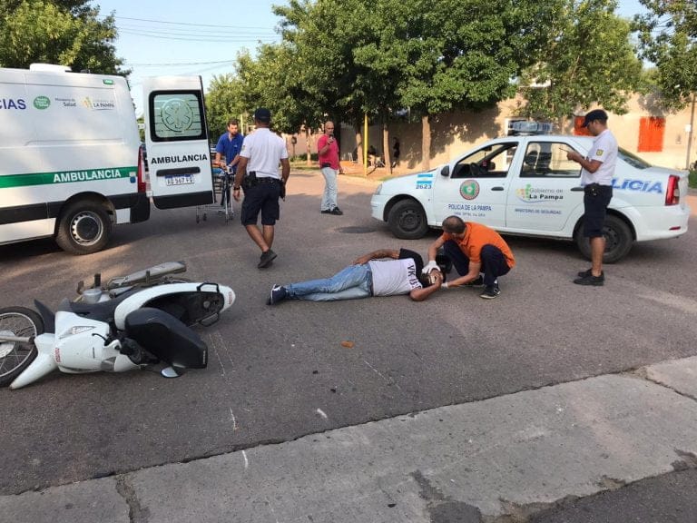 Choque entre dos motos en calle 13 y 118