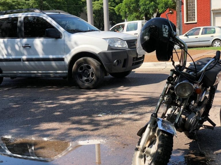 Una mujer resultó lesionada tras un incidente de tránsito en zona céntrica