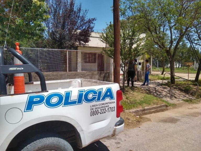 Delincuente asaltó a dos menores de edad y les quitó hasta la ropa que tenían puesta