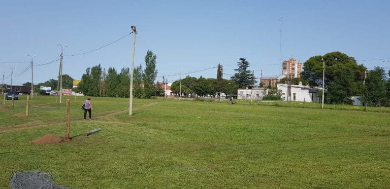 Comenzaron los preparativos en el Paseo Ferroviario para el Pre Cosquín Rock
