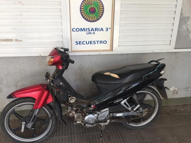 Recuperan moto: Un menor la dejó tirada cuando escapaba de la policía