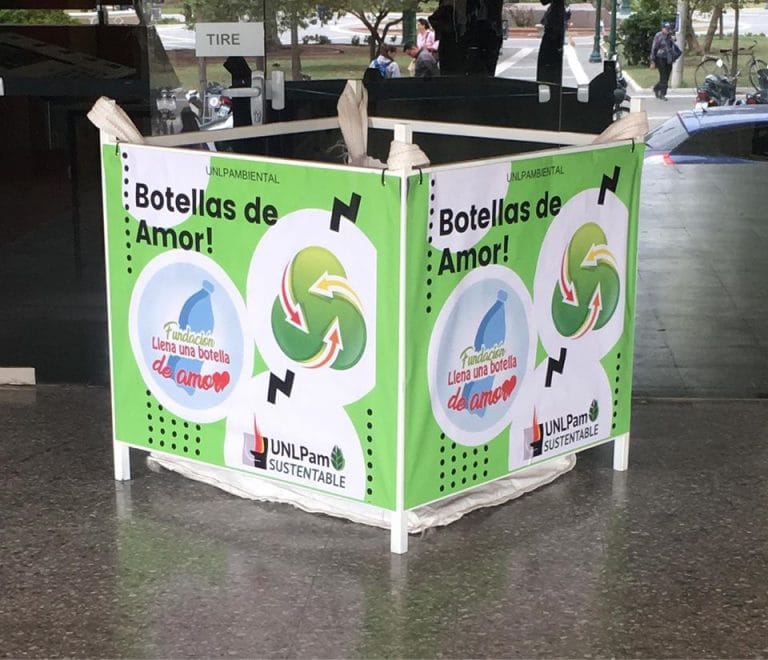 “Botellas de amor”: La UNLPam participa del programa y quiere juntar 2.000 botellas