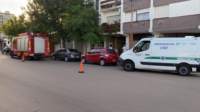 Tres personas quedaron encerradas en el ascensor de un edificio centrico