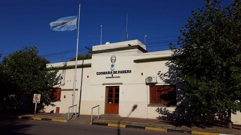Dos mujeres fueron detenidas por amenazar, lesionar y causar daños en una vivienda de Parera