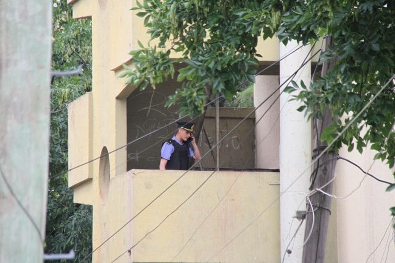 Allanamiento en Barrio Malvinas: Detuvieron a una persona por amenaza agravada y portación de arma