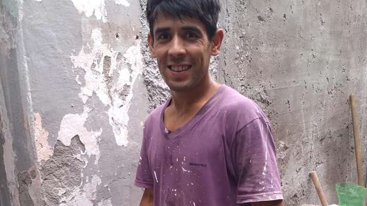 Honestidad absoluta: un albañil encontró $250 mil en un negocio destruido por el fuego en General Alvear y los devolvió
