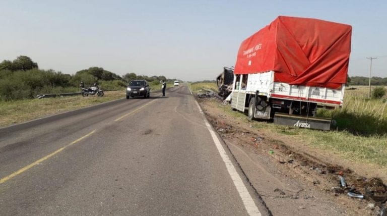 Salta: Baleó y tiró desde una camioneta a su mujer y luego murió calcinado en un choque en la Ruta 16