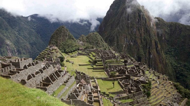 Machu Picchu: detuvieron a turistas argentinos por dañar un templo y defecar en la zona