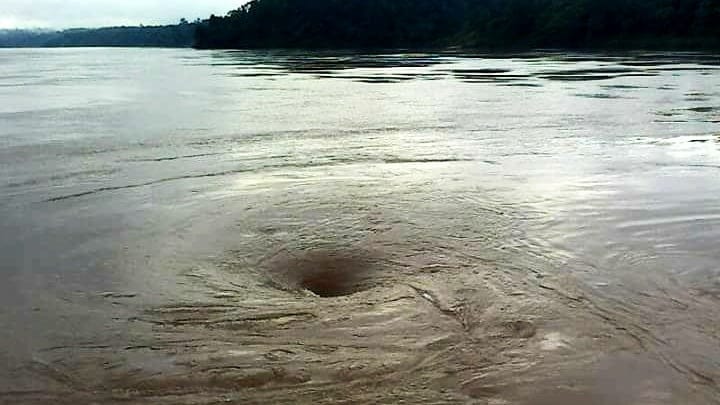 Mirá el Bairuzú, el famoso remolino del río Paraná que según los pobladores se tragó hasta barcazas