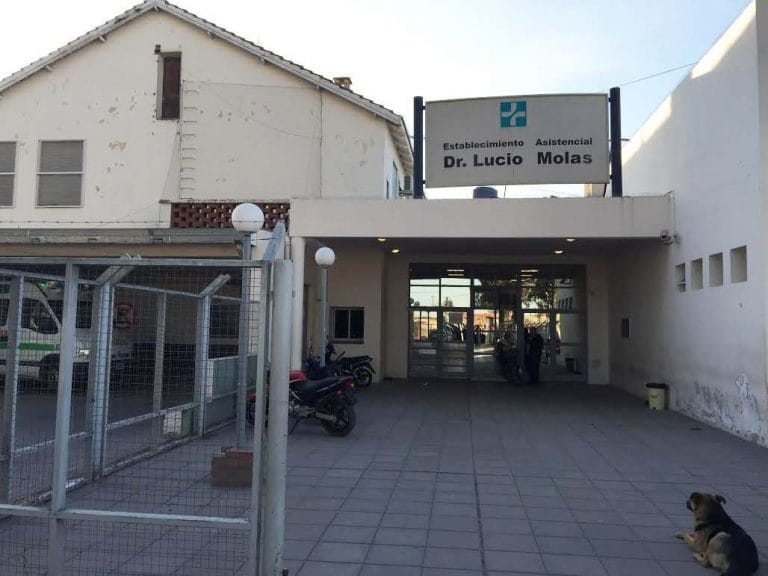 Evacuaron un boliche en Santa Rosa: Había personas desvanecidas que fueron trasladadas al Hospital Lucio Molas