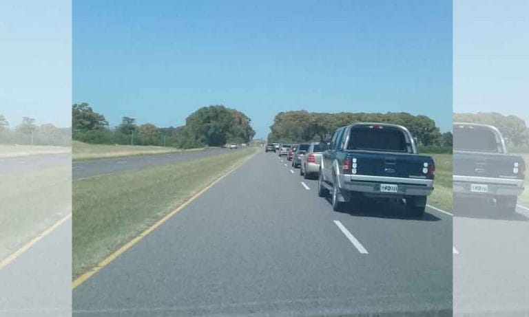 Kilómetros de cola en el acceso a Monte Hermoso