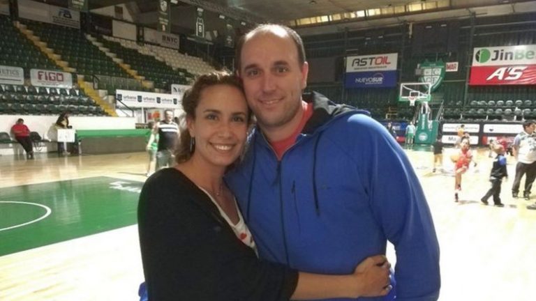 ¡Una increíble historia de pasión!: Una pareja de Trenel se casará hoy en el estadio de básquet de Gimnasia y Esgrima de Comodoro Rivadavia