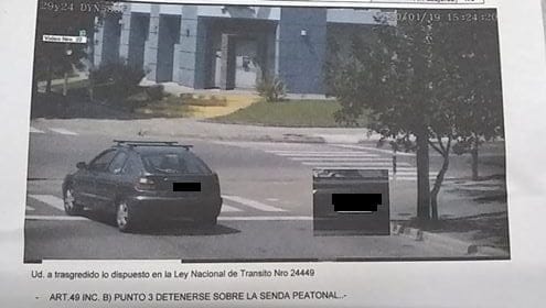 Fotomulta en General Pico: le mandaron una por detenerse sobre la senda peatonal, pero el semáforo estaba en verde