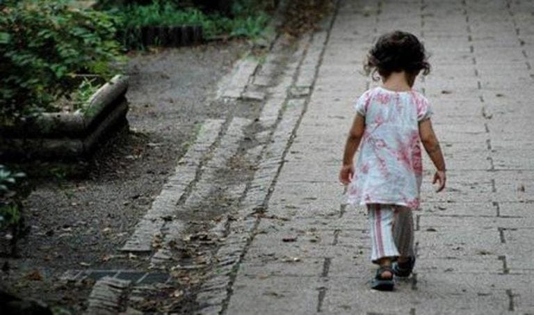 Hallan niña con gusanos en la cabeza y en total estado de abandono en Santiago Del Estero