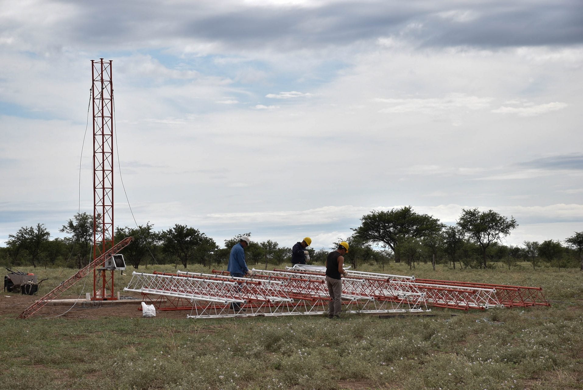 Comenzó la instalación de una antena de Telecomunicaciones en El Durazno