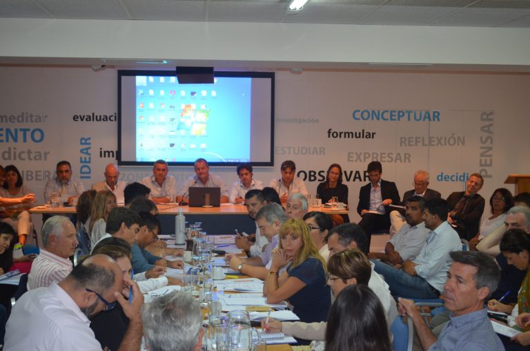 Empezó el plenario de comisiones para tratar la Ley de Agroquímicos