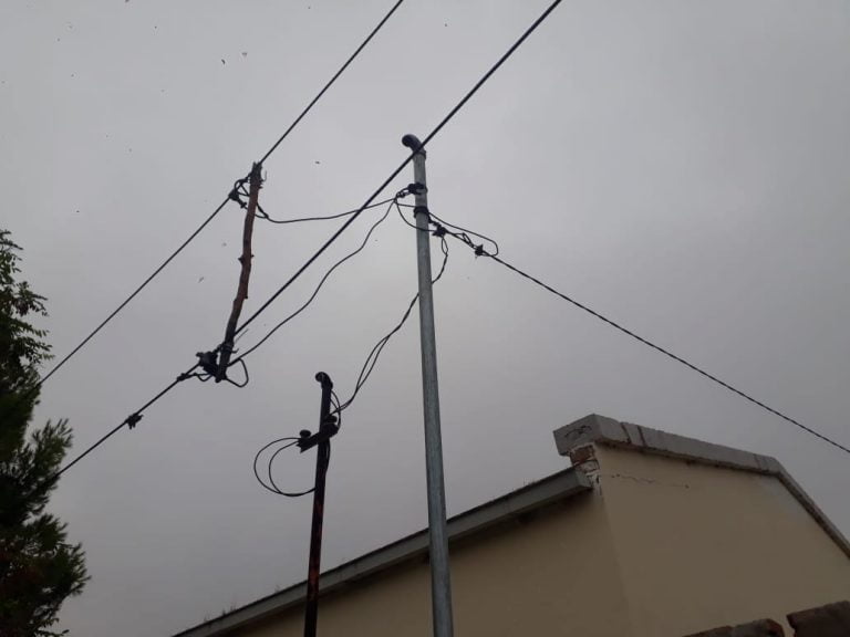 El Intendente de una localidad pampeana reveló que Movistar estaba “colgado” de un medidor de luz