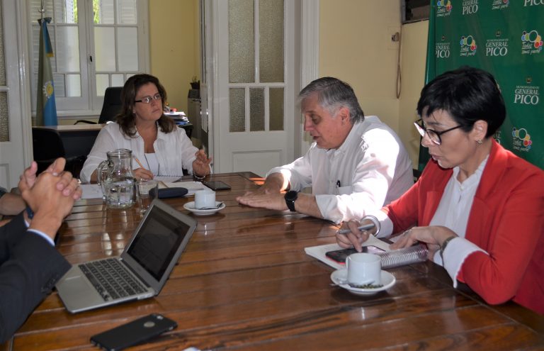 El ministro de la Producción, Ricardo Moralejo, visitó el palacio municipal piquense